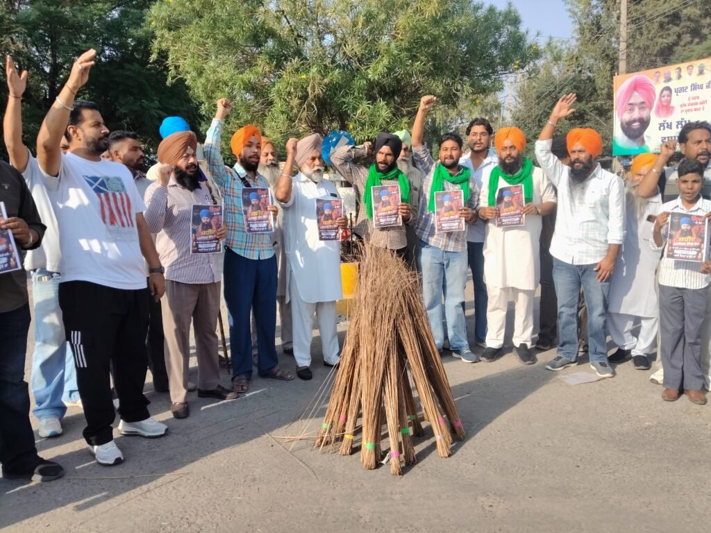 ਅੱਜ ਫਰੀਦਕੋਟ ਵਿੱਚ ਸਰਕਾਰ ਦੇ ਖਿਲਾਫ ਝਾੜੂ ਫੁਕੇ ਗਏ - FARIDKOT, पंजाब