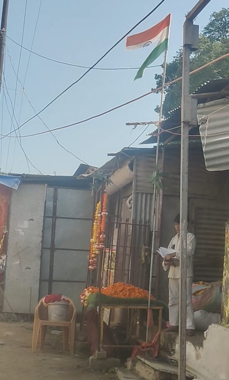 अयोध्या बहु बेगम मकबरे की संपत्ति के पास अवैध दुकान पर राष्ट्रीय ध्वज (तिरंगे) के अपमान का गंभीर मामला*