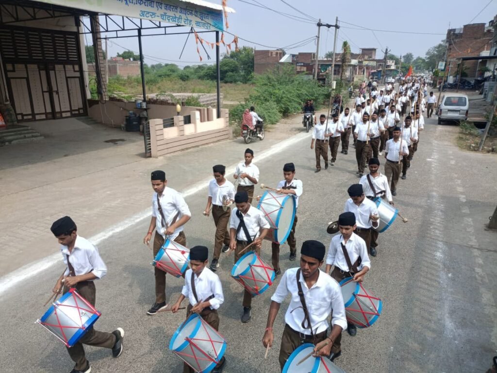 घोष की गूंज के बीच निकला संघ का भव्य पथ संचलन, जगह-जगह पुष्पवर्षा से स्वागत खानपुर में विजयादशमी उत्सव के साथ संघ के शताब्दी वर्ष का समापन 1 घोष की गूंज के बीच निकला संघ का भव्य पथ संचलन, जगह-जगह पुष्पवर्षा से स्वागत खानपुर में विजयादशमी उत्सव के साथ संघ के शताब्दी वर्ष का समापन - JHALAWAR, राजस्थान