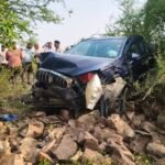 बारां-झालावाड़ मेगा हाईवे पर हादसा टला, ओवरटेक के दौरान सड़क किनारे उतरी कार