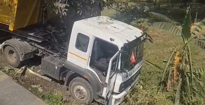 दर्दनाक सड़क हादसा: दुकान में घुसा अनियंत्रित कैप्सूल वाहन, बेटे की मौके पर मौत, पिता गंभीर चंदिया, उमरिया।