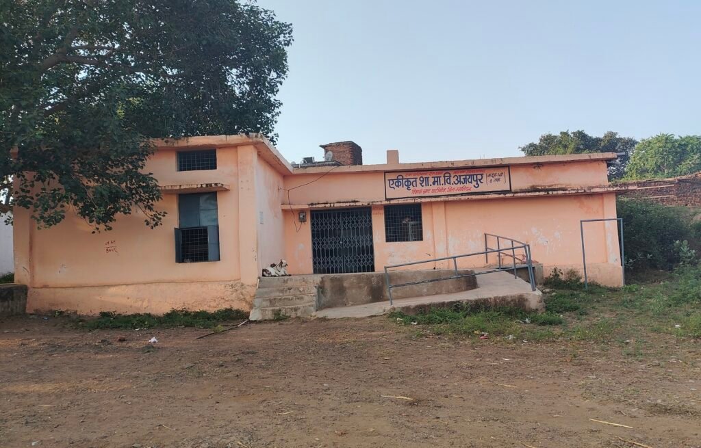 ग्वालियर के शिक्षा विभाग में कथित अनियमितताओं पर उठे सवाल, स्कूलों की सुरक्षा से लेकर अतिथि शिक्षकों की ज्वाइनिंग प्रक्रिया तक पारदर्शिता की मांग 1 ग्वालियर के शिक्षा विभाग में कथित अनियमितताओं पर उठे सवाल, स्कूलों की सुरक्षा से लेकर अतिथि शिक्षकों की ज्वाइनिंग प्रक्रिया तक पारदर्शिता की मांग - ग्वालियर, मध्य प्रदेश