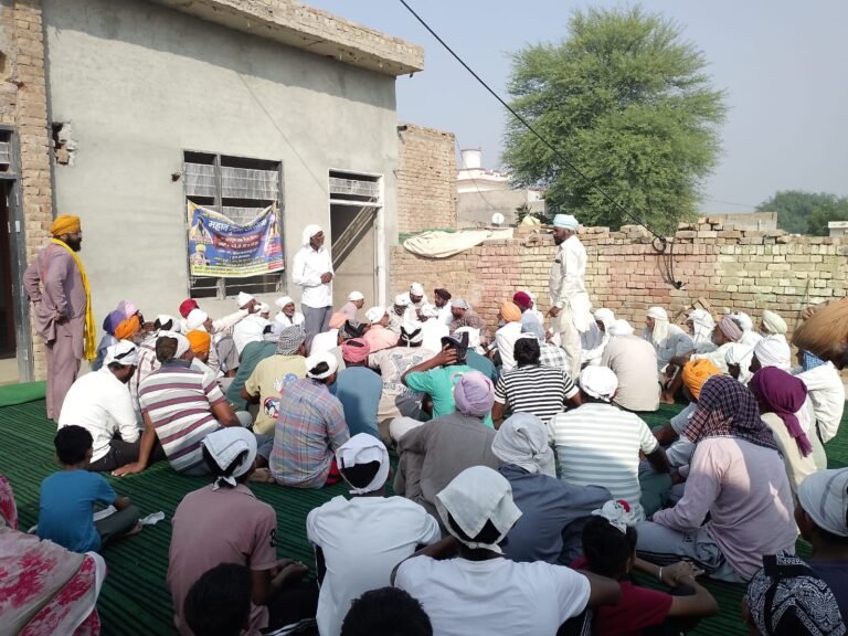 मिल रहा है गांव का समर्थन,सम्पूर्ण गाँव ने गुरुघर में एकत्रित होकर दिया एकजुट का उदाहरण।