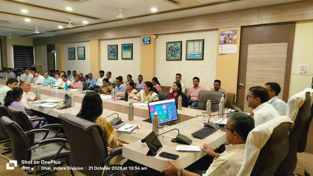 कलेक्टर ने ली समयावधि पत्रों की समीक्षा बैठक; मुख्यमंत्री के प्रस्तावित कार्यक्रम, सीएम हेल्पलाइन प्रकरणों को निराकृत किए जाने के दिए निर्देश - धार, मध्य प्रदेश