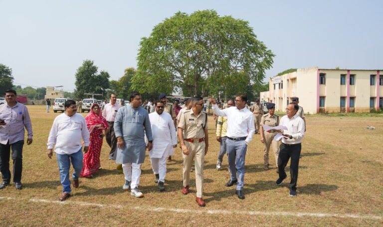 कलेक्टर एवं पुलिस अधीक्षक ने मुख्यमंत्री के प्रस्तावित भ्रमण कार्यक्रम को दृष्टिगत रखते हुए हेलीपेड व कार्यक्रम स्थल खेल परिसर सरदारपुर का किया निरीक्षण