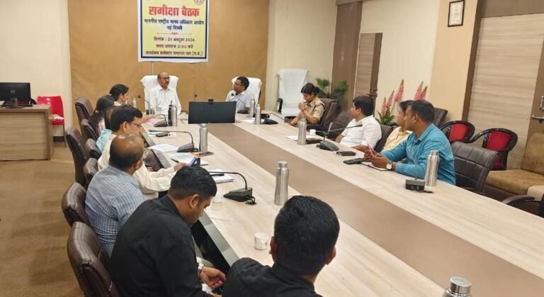 बच्चों, बुजुर्गों एवं महिलाओं को शासकीय योजनाओं का लाभ दिलाना सुनिश्चित करें – श्री सुभाष चंद्र