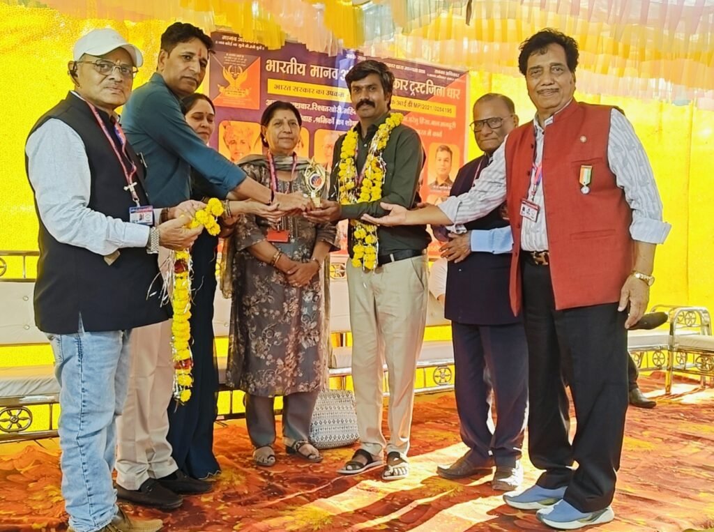जल संरक्षण अभियान के लिए विशाल कुमार मारू सम्मानित, जताया आभार 1 जल संरक्षण अभियान के लिए विशाल कुमार मारू सम्मानित, जताया आभार - धार, मध्य प्रदेश