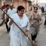 कोटा महापौर अनुसुइया गोस्वामी सुबह-सुबह सड़कों पर उतरीं, पार्षदों के साथ लगाया झाड़ू