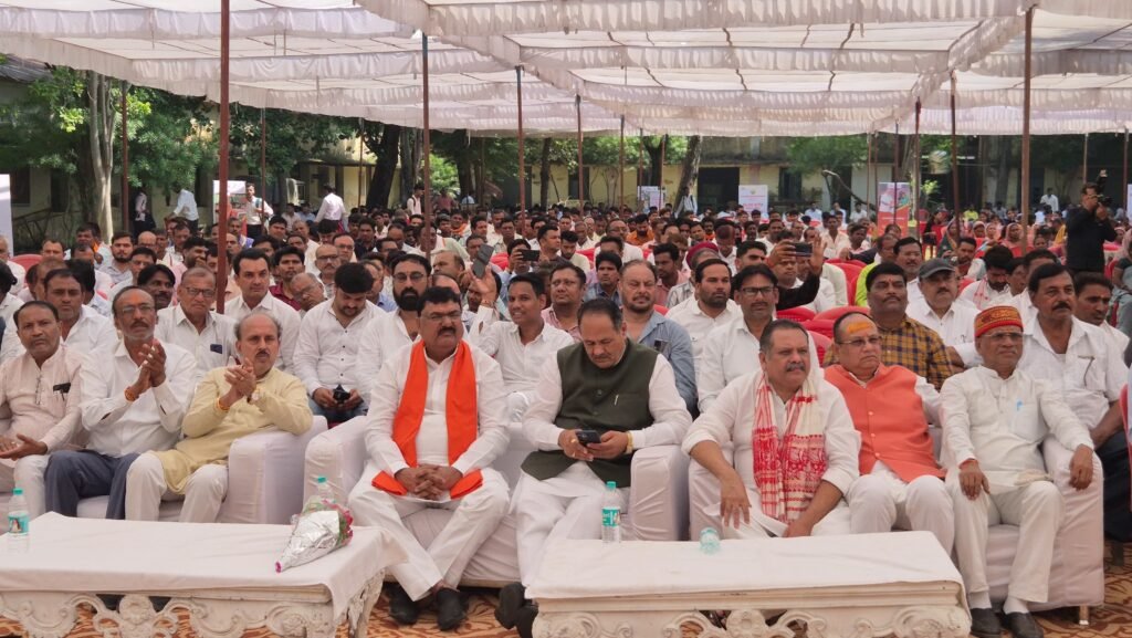 हरदा में गूंजा विकसित भारत का संकल्प: सेवा ज्योति यात्रा का हुआ भव्य शुभारम्भ,* *पीएम मोदी के उद्बोधन को सुना* *सेवा ही संकल्प, संकल्प ही सेवा के मंत्र के साथ गांव-गांव पहुंचेगी मश 1 हरदा में गूंजा विकसित भारत का संकल्प: सेवा ज्योति यात्रा का हुआ भव्य शुभारम्भ,* *पीएम मोदी के उद्बोधन को सुना* *सेवा ही संकल्प, संकल्प ही सेवा के मंत्र के साथ गांव-गांव पहुंचेगी मश - हरदा, मध्य प्रदेश
