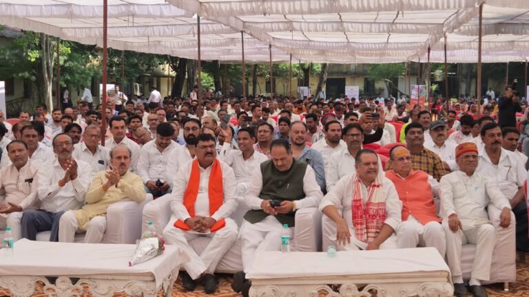हरदा में गूंजा विकसित भारत का संकल्प: सेवा ज्योति यात्रा का हुआ भव्य शुभारम्भ,* *पीएम मोदी के उद्बोधन को सुना* *सेवा ही संकल्प, संकल्प ही सेवा के मंत्र के साथ गांव-गांव पहुंचेगी मश