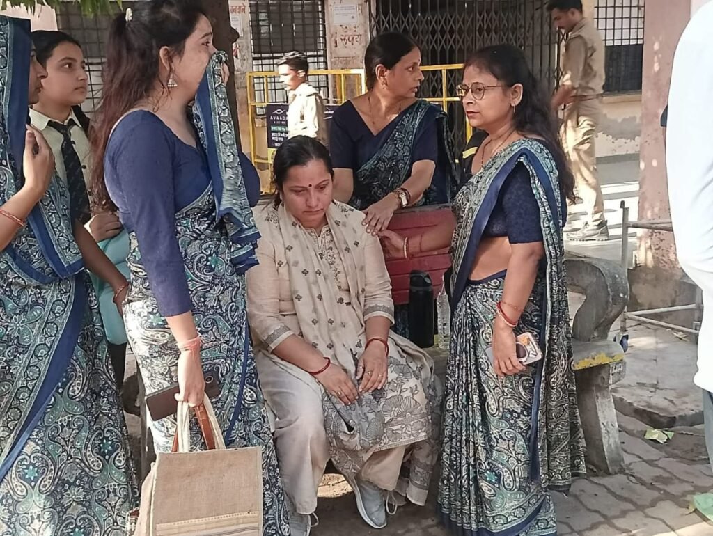 बिधनू में स्कूल बस और डंपर की भिड़ंत , विज्ञान शिक्षिका की मौत - KANPUR NAGAR, उत्तर प्रदेश