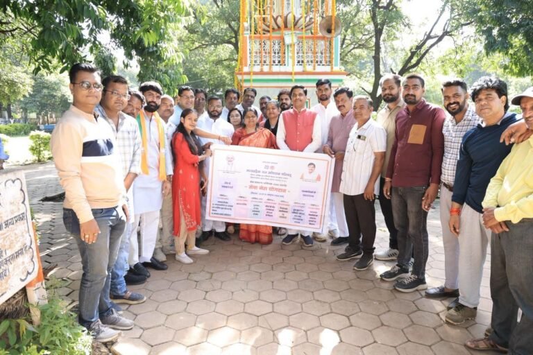 गांधी जयंती पर कंपनी गार्डन में राष्ट्रपिता महात्मा गांधी जी की प्रतिमा पर माल्यार्पण पुष्पांजलि के साथ स्वच्छता की सेवा अभियान की हुई भव्य शुरुआत