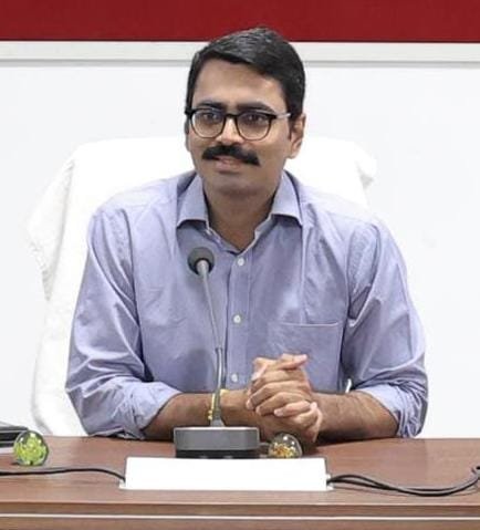 कलेक्टर मीणा ने की सेवा ज्योति संकल्प यात्रा की समीक्षा