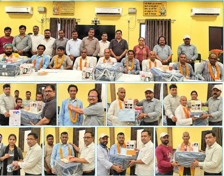 कतरास क्षेत्र IV में 22 कर्मियों को दी गई भावभीनी विदाई सेवानिवृत्त कर्मियों को मिला उपहार का साथ सम्मान