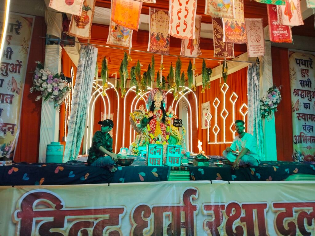 बेगूं में गरबा आयोजन के तीसरे दिन माताजी को लगाया खीर का भोग, भक्तों में बांटा प्रसाद बेगूं। नवरात्रि के पावन अवसर पर बेगूं के लालबाई फूलबाई चौक में आयोजित गरबा महोत्सव के तीसरे द 1 बेगूं में गरबा आयोजन के तीसरे दिन माताजी को लगाया खीर का भोग, भक्तों में बांटा प्रसाद बेगूं। नवरात्रि के पावन अवसर पर बेगूं के लालबाई फूलबाई चौक में आयोजित गरबा महोत्सव के तीसरे द - CHITTORGARH, राजस्थान