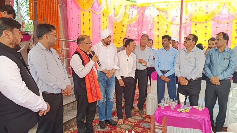 कतरास में विरोध के बीच बीसीसीएल सीएमडी का दो टूक : सुरक्षा मानकों के साथ तेजी से बढ़ेगा कोकिंग कोल उत्पादन