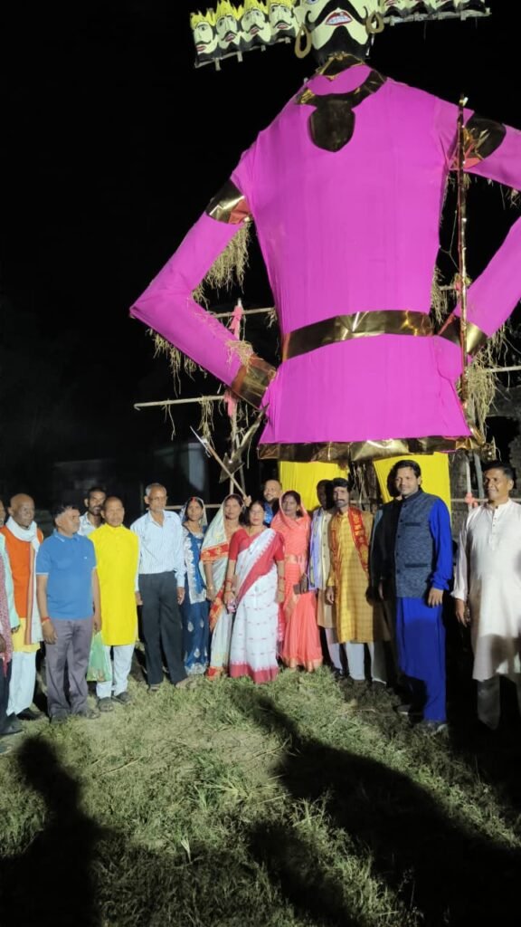 खैरा में विजयादशमी पर हुआ विशाल रावण दहन, राम-लक्ष्मण और हनुमान की झांकी ने मोहा मन 1 खैरा में विजयादशमी पर हुआ विशाल रावण दहन, राम-लक्ष्मण और हनुमान की झांकी ने मोहा मन - बिलासपुर, छत्तीसगढ़