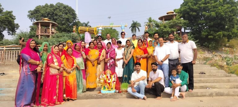 रावतभाटा में धूमधाम से हुआ मां दुर्गा की प्रतिमाओं का विसर्जन, नम आंखों से दी विदाई