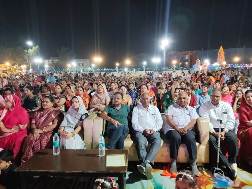 बेगूं में सांस्कृतिक संध्या का आयोजन, स्कूली बच्चों ने लोकनृत्य और गीतों से मोहा मन छापरा स्कूल के सामने ओपन जिम पार्क में सजी रंगारंग प्रस्तुतियां, देशभक्ति कविता ने भरा जोश - CHITTORGARH, राजस्थान