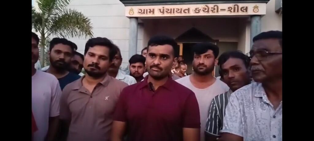 માંગરોળ તાલુકાના શીલ ગામે વિકાસના કામોને લઈને ફરી સવાલો ઉઠ્યા 1 માંગરોળ તાલુકાના શીલ ગામે વિકાસના કામોને લઈને ફરી સવાલો ઉઠ્યા - JUNAGADH, गुजरात