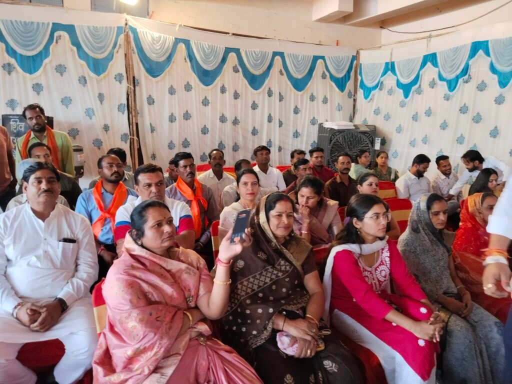 बेगु नगर पालिका के नवनिर्वाचित बोर्ड का पदभार ग्रहण समारोह आयोजित सांसद सी पी जोशी एवं विधायक डॉ. सुरेश धाकड़ ने पार्षदों से जनसमस्याओं के समाधान का किया आह्वान - CHITTORGARH, राजस्थान