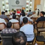 डीएम की अध्यक्षता में जनपद के आकांक्षात्मक विकास खण्डों में विभिन्न विभागों के माध्यम से संचालित योजनाओ के संचालन की अद्यतन बैठक आयोजित