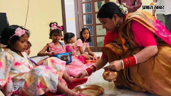 झरिया विधायक रागिनी सिंह ने नवरात्र पर सिंह मेंशन में मां दुर्गा की विधि-विधान से पूजा की. उन्होंने कन्या पूजन कर सभी के सुख, शांति और समृद्धि की कामना की.