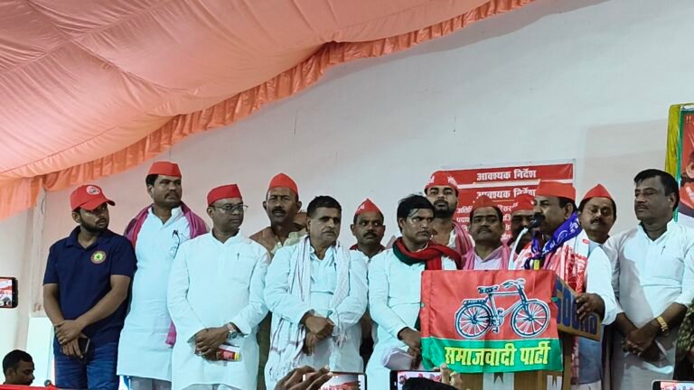 रिपोर्टर-अनिरुद्ध अग्रहरि संतकबीर नगर में भाजपा पर जमकर बरसे सपा प्रदेश अध्यक्ष श्यामलाल पाल पीडीए बूथ सम्मेलन में 2027 चुनाव को लेकर लोकतंत्र और संविधान को बचाने की बताई लड़ाई
