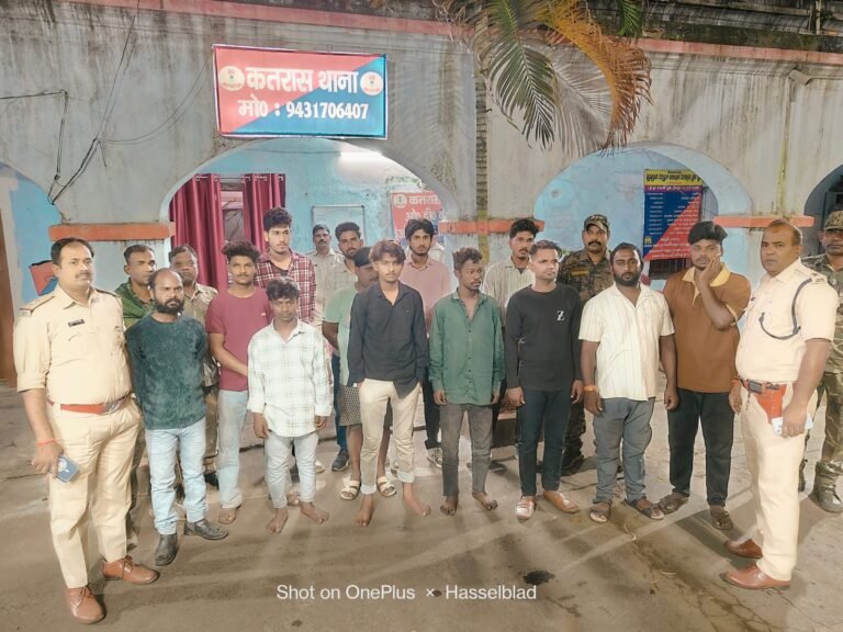 कतरास मेला क्षेत्र में हुड़दंग करने वालों पर पुलिस का शिकंजा, 16 युवक पकड़े गए थाना प्रभारी प्रवीण कुमार के नेतृत्व में कतरास पुलिस की कार्रवाई, विधि-व्यवस्था बिगाड़ने वालों पर सख