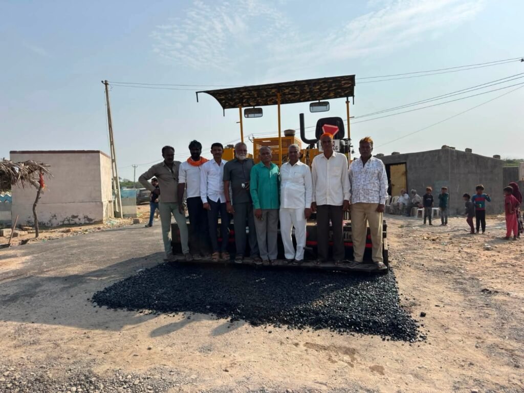 માંગરોળના શીલ ગામે નવા બનતા ડામર રોડના કામમાં ભ્રષ્ટાચારના આક્ષેપો! - JUNAGADH, गुजरात