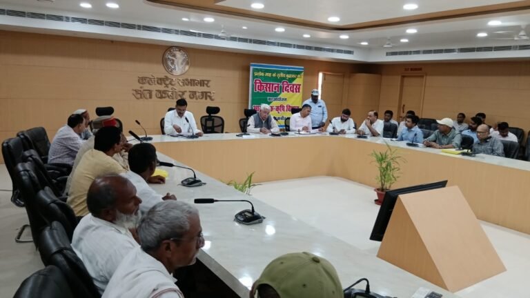रिपोर्टर-अनिरुद्ध अग्रहरि सीडीओ की अध्यक्षता में किसान दिवस का हुआ आयोजन, समस्याओं के त्वरित निस्तारण हेतु संबंधित अधिकारियों को किया गया निर्देशित