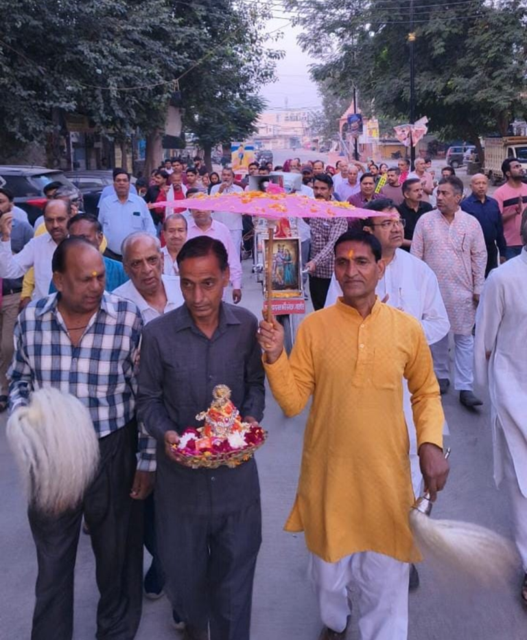 *नारनौल हुआ राधा नाममय, जगी राधा कृष्ण की धुन……* *नारनौल शहर में राधे नाम की प्रभात फेरी एवं लोगों के मन में राधा नाम की अलख जगाने वाली प्रथम संस्था राधा