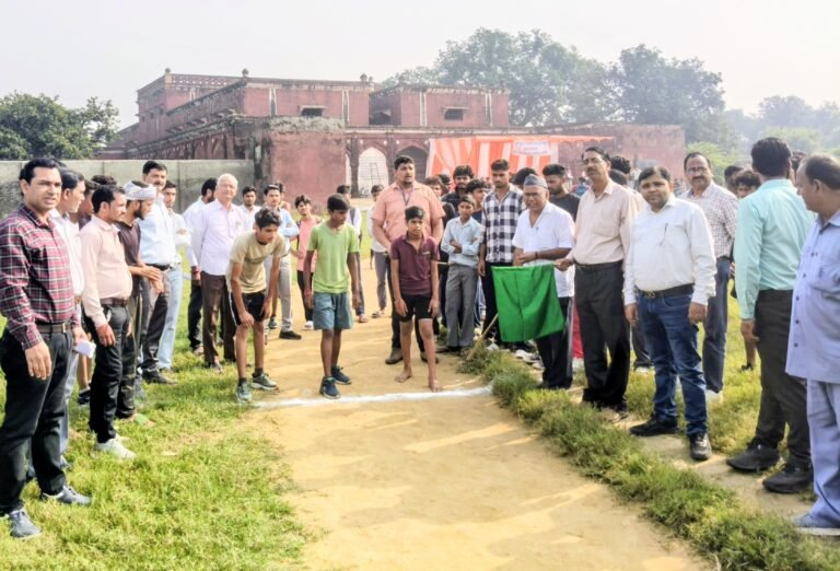 कांठ में संकुल खेल प्रतियोगिता में खिलाड़ियों ने दिखाया दमखम