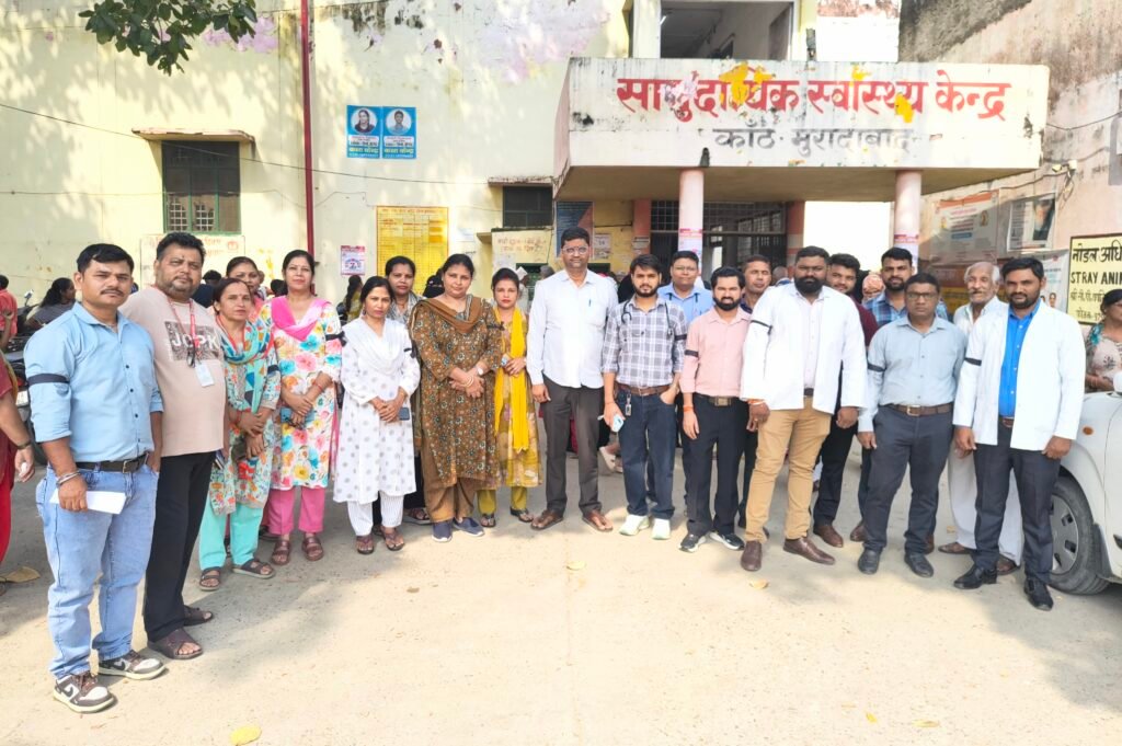 कांठ सीएचसी में संविदा स्वास्थ्य कर्मियों ने काली पट्टी बांधकर जताया विरोध 1 कांठ सीएचसी में संविदा स्वास्थ्य कर्मियों ने काली पट्टी बांधकर जताया विरोध - MORADABAD, उत्तर प्रदेश