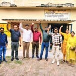 कांठ: संविदा स्वास्थ्य कर्मियों ने किया कार्य बहिष्कार, स्वास्थ्य सेवाएं प्रभावित