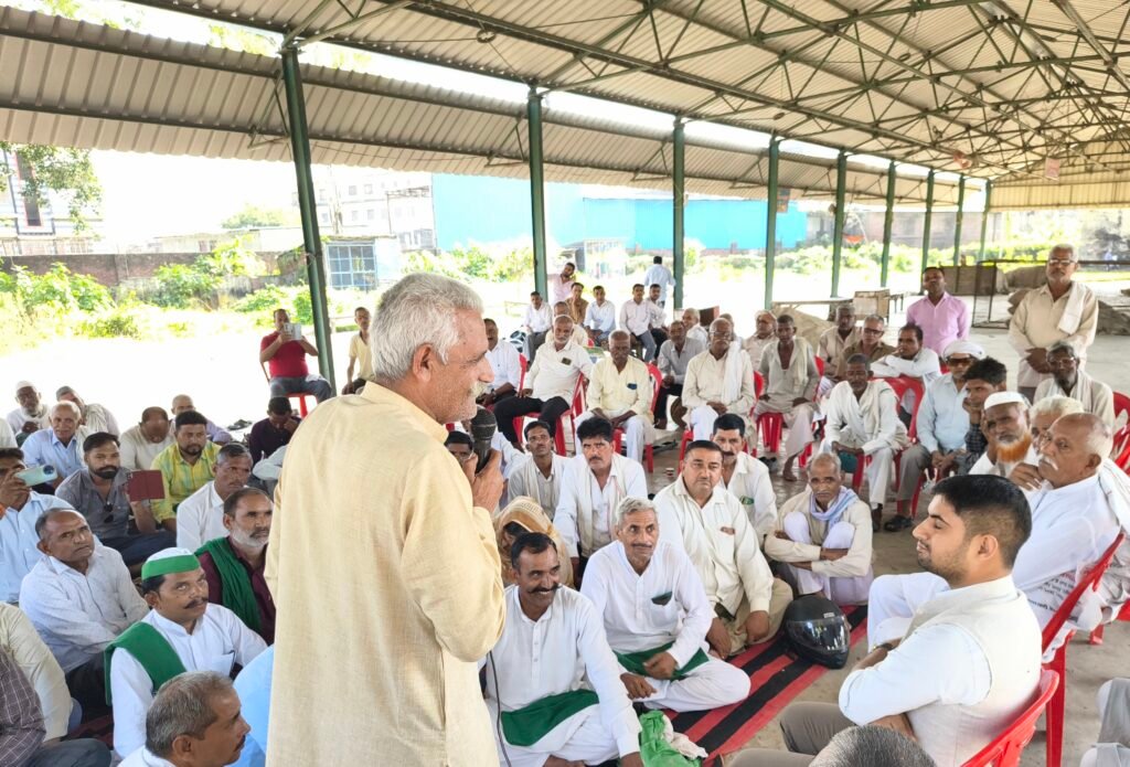 कांठ में भाकियू अराजनैतिक ने पंचायत कर उठाए किसानों के मुद्दे, सौंपा ज्ञापन - MORADABAD, उत्तर प्रदेश