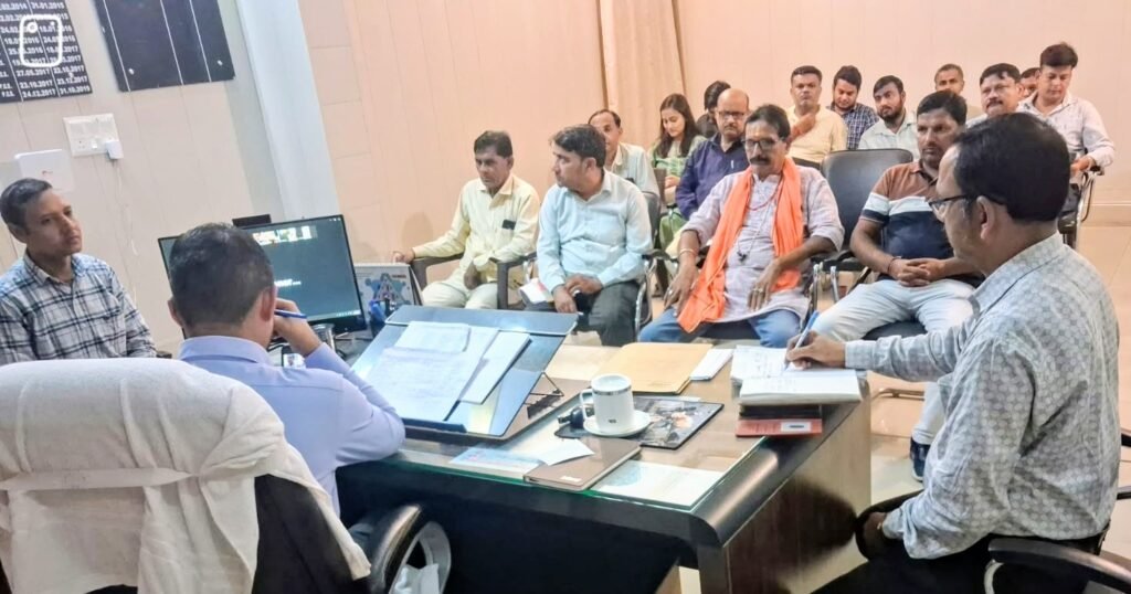कांठ के उपजिलाधिकारी ने दिए निर्देश गोवंश आश्रय स्थलों की समस्याओं का हो निस्तारण - MORADABAD, उत्तर प्रदेश