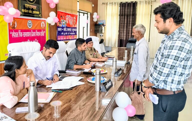 कांठ: स्पेशल पिंक समाधान दिवस 18 समस्याओं का मौके पर हुआ निस्तारण