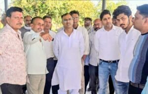 कांठ में दशहरा मेला ग्राउंड का नगर पंचायत अध्यक्ष इकबाल आलम ने किया निरीक्षण