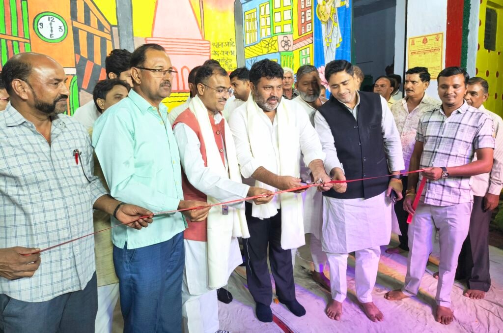कांठ विधायक कमाल अख्तर और चेयरमैन इकबाल आलम ने किया रामलीला मंचन का शुभारंभ 1 कांठ विधायक कमाल अख्तर और चेयरमैन इकबाल आलम ने किया रामलीला मंचन का शुभारंभ - MORADABAD, उत्तर प्रदेश