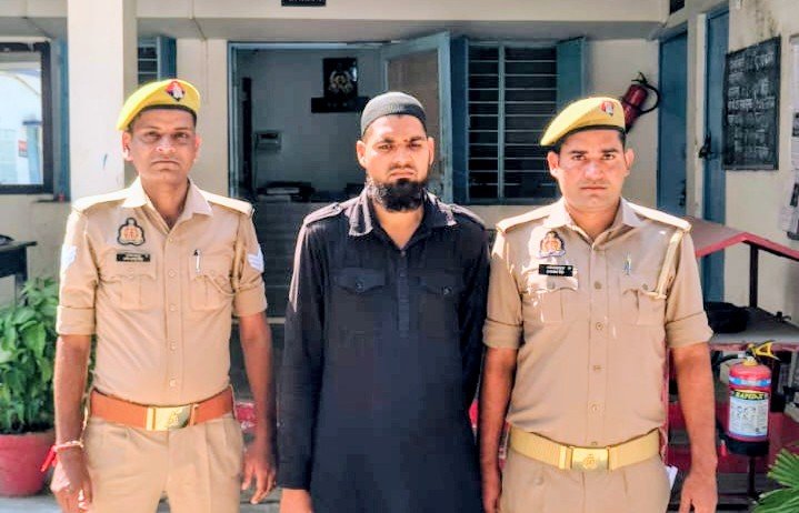 कांठ पुलिस ने 25 हजार के इनामी को महाराष्ट्र से पकड़ा, चार साल से था फरार 1 कांठ पुलिस ने 25 हजार के इनामी को महाराष्ट्र से पकड़ा, चार साल से था फरार - MORADABAD, उत्तर प्रदेश