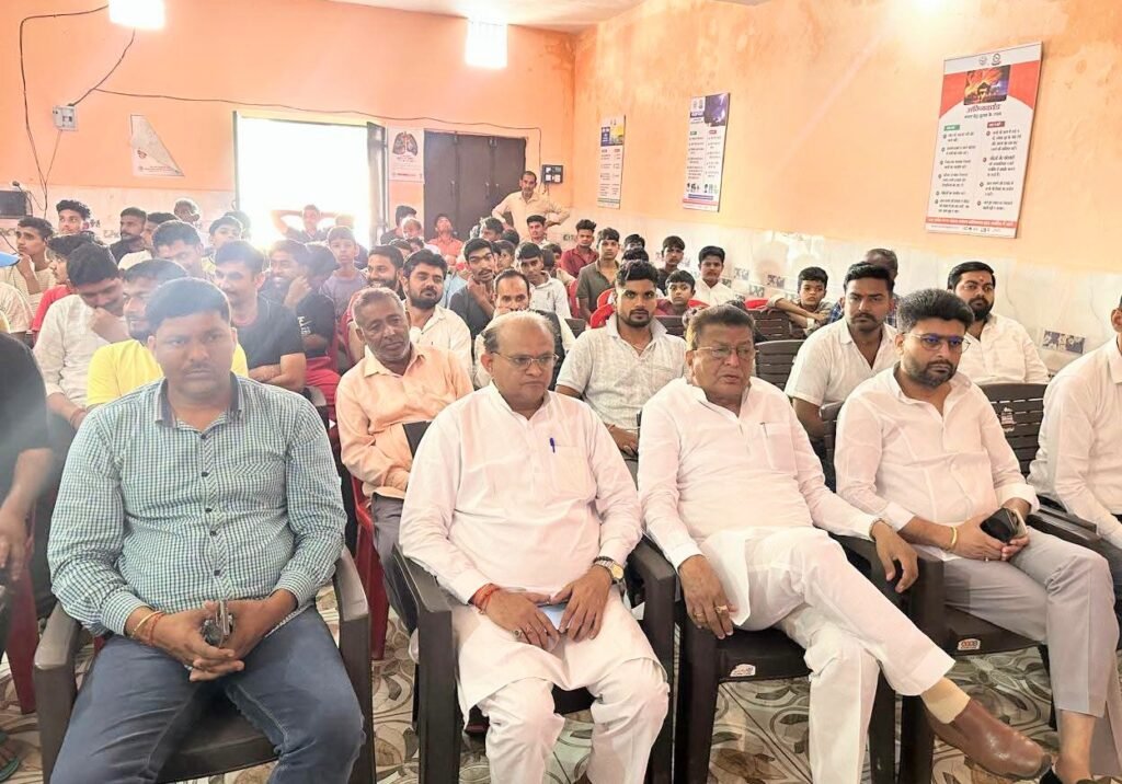 कांठ विधानसभा के बूथों पर भाजपाईयों सुनी गई पीएम के मन की बात 1 कांठ विधानसभा के बूथों पर भाजपाईयों सुनी गई पीएम के मन की बात - MORADABAD, उत्तर प्रदेश