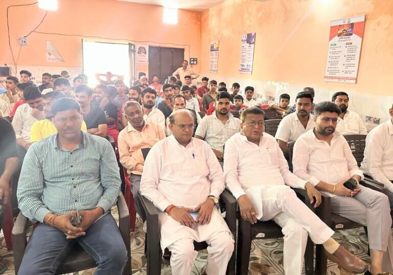 कांठ विधानसभा के बूथों पर भाजपाईयों सुनी गई पीएम के मन की बात