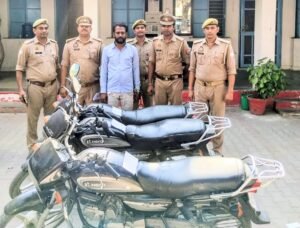 कांठ: पुलिस मिली सफलता, चोरी की तीन बाइकों समेत आरोपी को किया गिरफ्तार