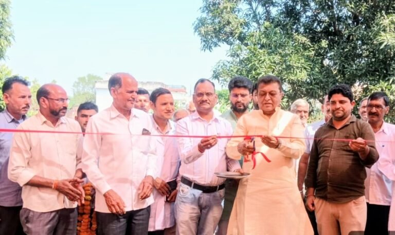 कांठ के पूर्व विधायक राजेश कुमार सिंह चुन्नू ने किया शिविर का शुभारंभ