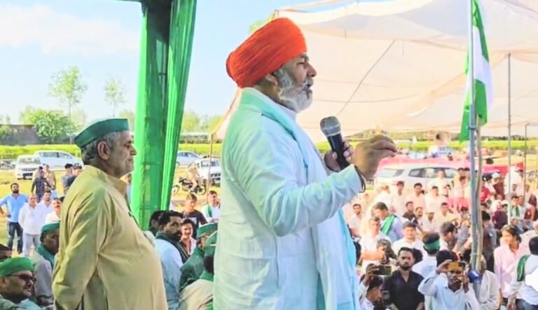 किसानों की महापंचायत में गरजे भाकियू के राष्ट्रीय प्रवक्ता राकेश टिकैत