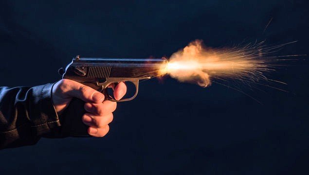 दुकान में घुसकर दुकानदार से मारपीट, तमंचे से फायरिंग का आरोप; तीन पर FIR - MORADABAD, उत्तर प्रदेश