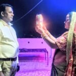 कांठ: करवा चौथ पर सुहागिनों ने रखा निर्जला व्रत, बाजारों में रही रौनक