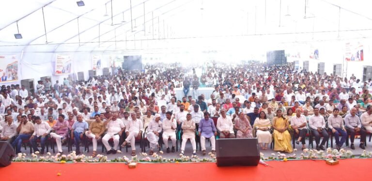 सेवा संकल्प अभियान: भुज में सुशासन के 25 वर्ष पूर्ण होने पर ‘विकसित भारत संकल्प’ सभा का आयोजन, प्रधानमंत्री ने वर्चुअली जुड़कर 2047 तक विकसित भारत के निर्माण का दिलाया संकल्प