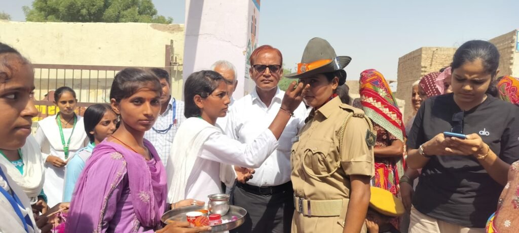 राजस्थान पुलिस की ट्रेनिंग पूरी कर गांव लौटी मंजू दावा, 2 आईडब्ल्यूएम सरदारपुरा बिका में हुआ भव्य स्वागत 1 राजस्थान पुलिस की ट्रेनिंग पूरी कर गांव लौटी मंजू दावा, 2 आईडब्ल्यूएम सरदारपुरा बिका में हुआ भव्य स्वागत - GANGANAGAR, राजस्थान